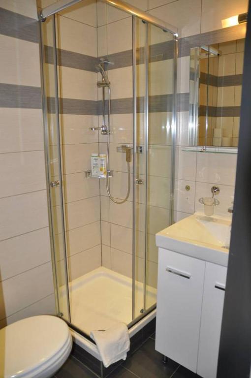 Arnes Hotel Wina Bagian luar foto