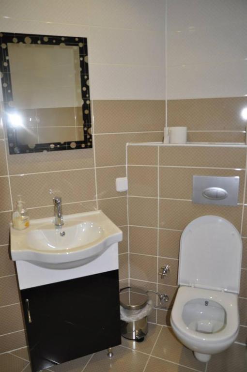 Arnes Hotel Wina Bagian luar foto