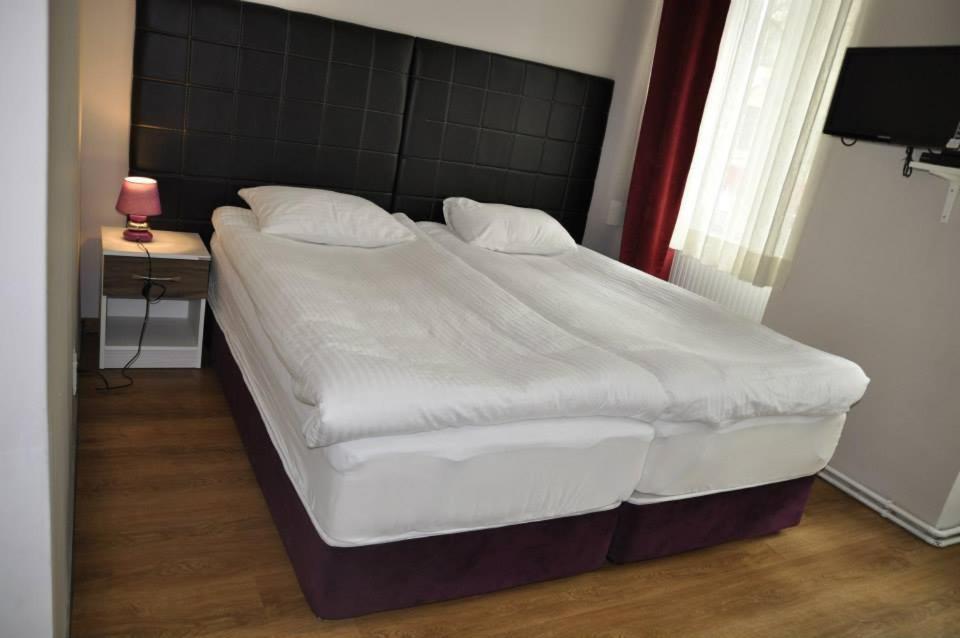 Arnes Hotel Wina Bagian luar foto
